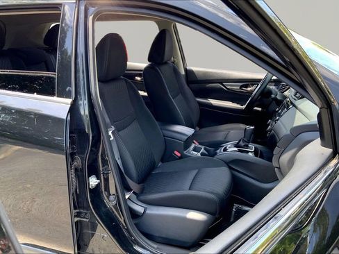 Used 2019 Nissan Rogue SV FWD image 19