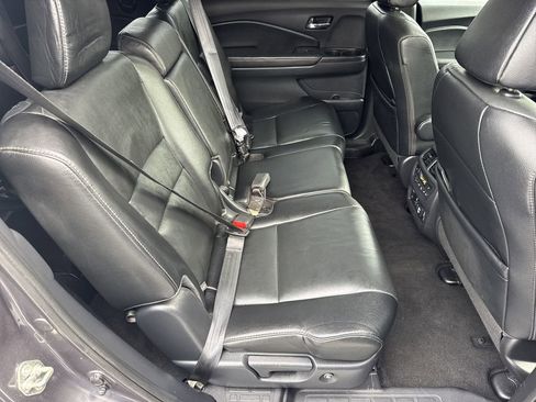 Used 2020 Honda Pilot Touring image 15