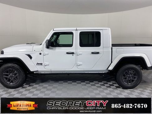 New 2025 Jeep Gladiator Sport image 4