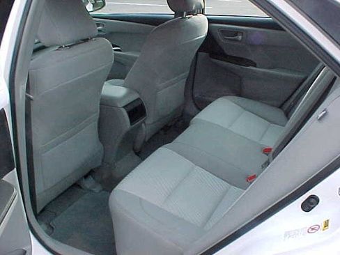 Used 2016 Toyota Camry LE FWD image 11