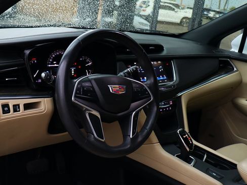 Used 2017 Cadillac XT5 FWD image 39