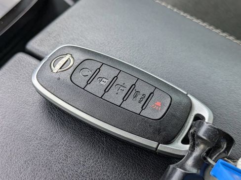 Used 2024 Nissan Rogue SV FWD image 28