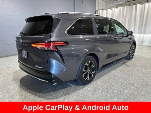 Used 2025 Toyota Sienna Platinum AWD/4WD image 3