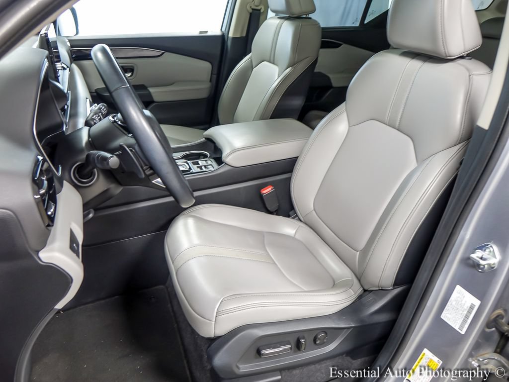 Used 2023 Honda Pilot Touring image 9