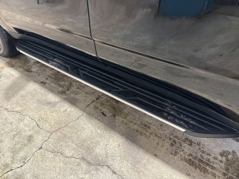 Used 2021 Chevrolet Tahoe Premier w/ Premium Package image 12