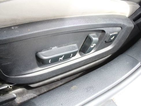 Used 2013 Lexus ES 350 w/ Luxury Pkg FWD image 3