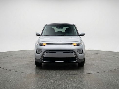 Used 2025 Kia Soul LX w/ LX Technology Package FWD image 2