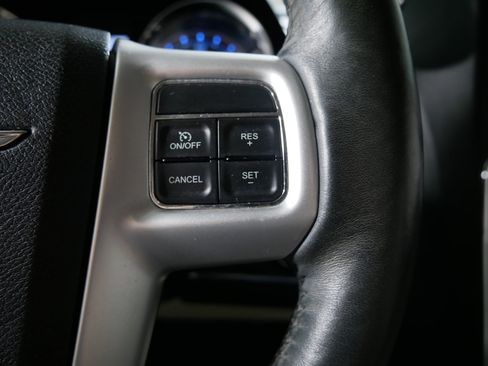 Used 2014 Chrysler Town & Country Touring-L w/ Driver Convenience Group FWD image 28