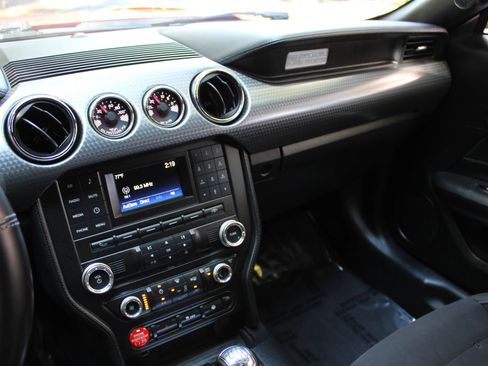 Used 2017 Ford Mustang GT w/ GT Performance Package RWD image 13
