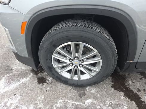 Used 2023 Chevrolet Traverse LT FWD image 16