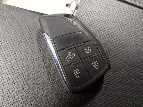 Used 2023 Chevrolet Silverado 1500 LTZ image 39