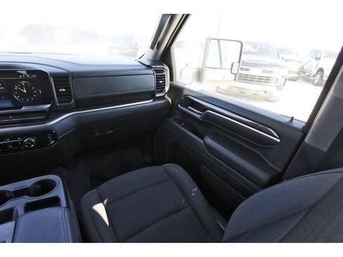 Used 2024 Chevrolet Silverado 2500 LT image 10