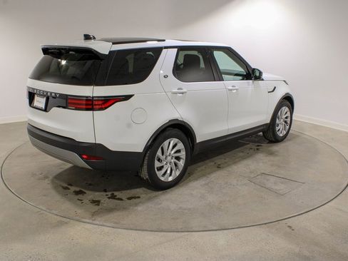 Used 2025 Land Rover Discovery S image 5