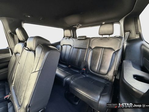 Used 2025 Jeep Wagoneer Series II w/ 8-Passenger Seating Package AWD/4WD image 26