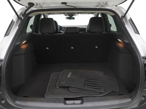 Used 2025 Nissan Kicks SR image 9