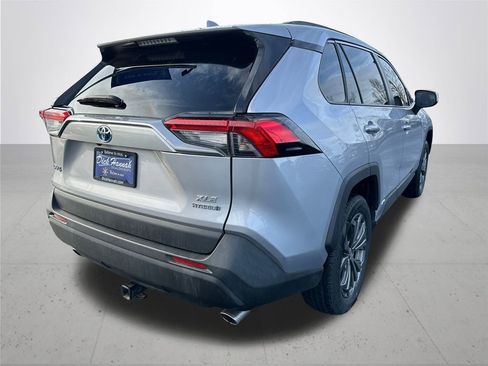 Used 2022 Toyota RAV4 XLE Premium image 7