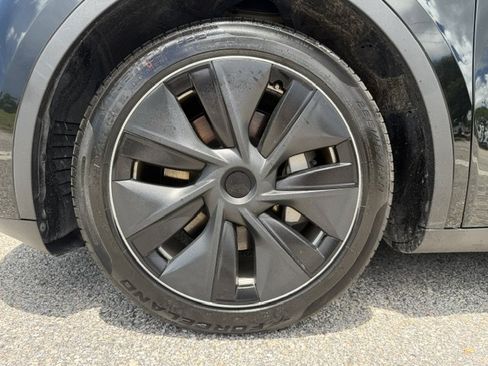 Used 2023 Tesla Model Y Long Range AWD/4WD image 9