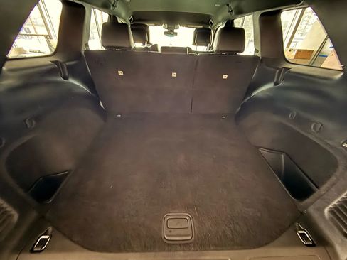 Used 2019 Jeep Grand Cherokee Altitude image 16