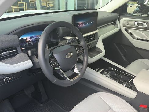 Used 2025 Ford Explorer Platinum w/ Ultimate Package AWD/4WD image 7