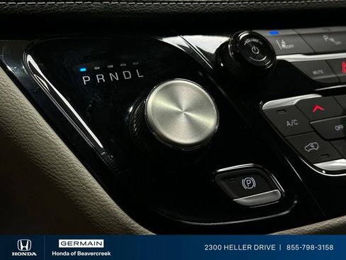 Used 2024 Chrysler Pacifica Limited FWD image 25