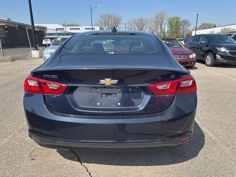 Used 2018 Chevrolet Malibu LT FWD image 4