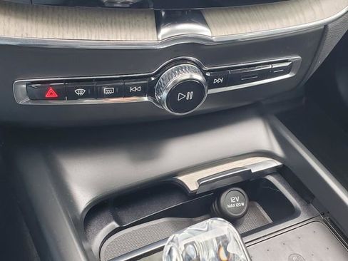 Used 2022 Volvo XC60 B5 Inscription image 25