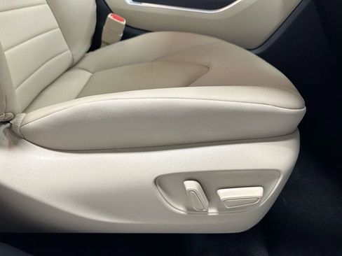 Used 2025 Toyota Highlander XLE image 60