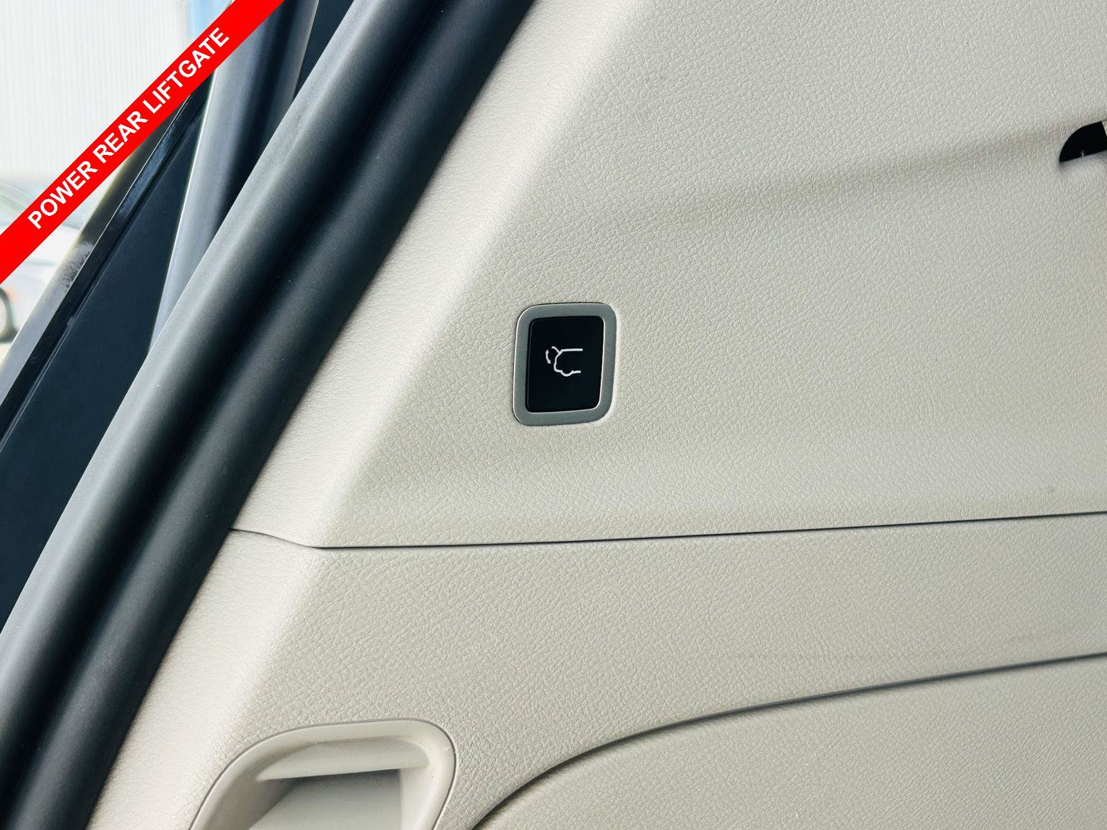 Used 2023 Chrysler Voyager LX FWD image 8