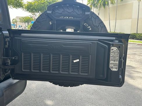 Used 2022 Jeep Wrangler Sport AWD/4WD image 33