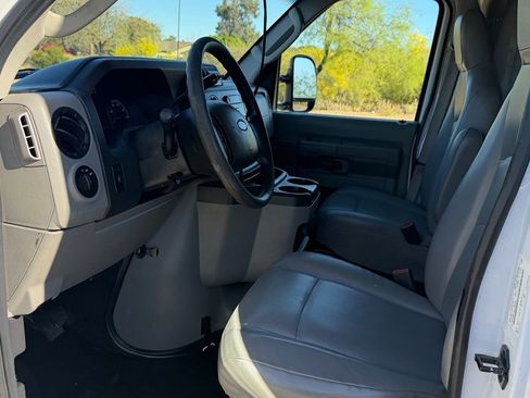 Used 2018 Ford E-350 and Econoline 350 Super Duty w/ Power Windows & Locks Group image 9
