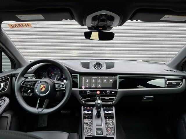 Certified 2026 Porsche Macan AWD/4WD image 13