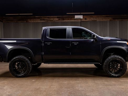 Used 2022 Chevrolet Silverado 1500 ZR2 w/ Technology Package image 11