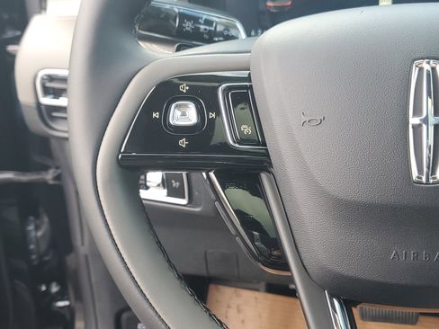 New 2026 Lincoln Corsair Premiere image 17