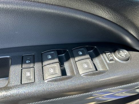 Used 2017 Chevrolet Colorado Z71 AWD/4WD image 12