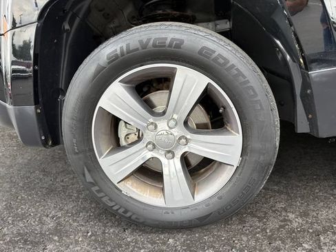 Used 2017 Jeep Patriot High Altitude AWD/4WD image 14