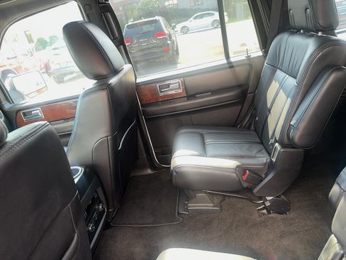 Used 2016 Lincoln Navigator Select AWD/4WD image 13