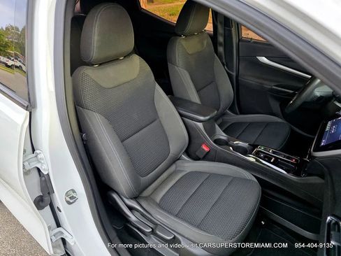 Used 2022 Chevrolet Bolt EUV LT w/ Driver Confidence Package image 10