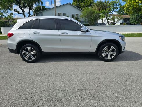 Used 2019 Mercedes-Benz GLC 300 w/ Premium Package image 4