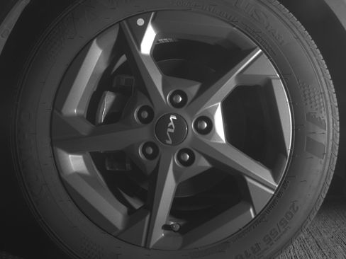 Used 2025 Kia K4 LXS image 12