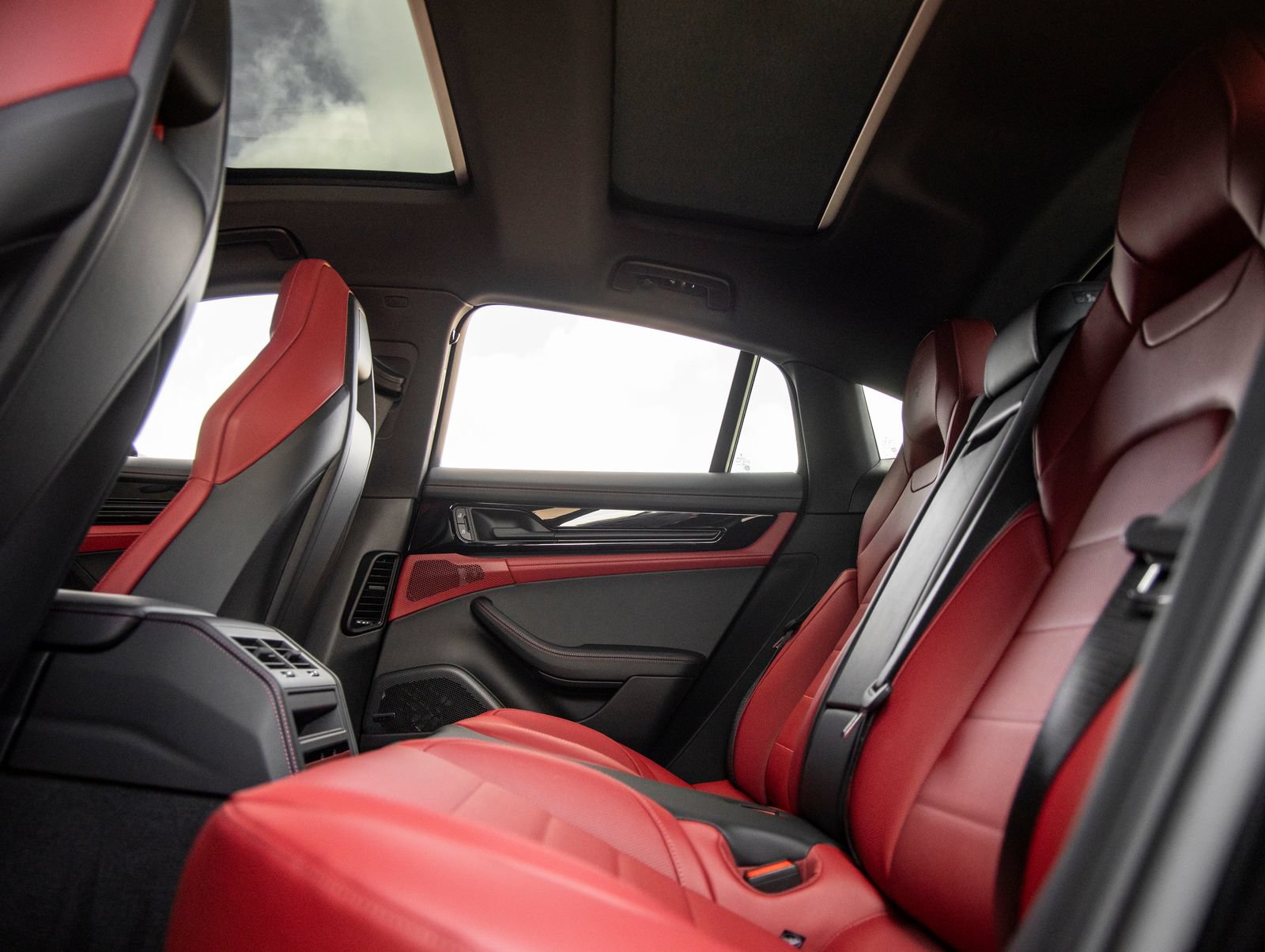 New 2026 Porsche Panamera RWD image 34
