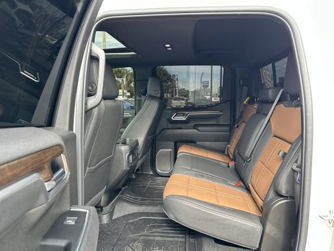 Used 2025 Chevrolet Silverado 1500 High Country AWD/4WD image 27
