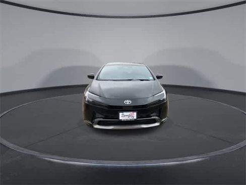 Used 2025 Toyota Prius XLE image 3