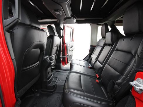 Used 2019 Jeep Wrangler Unlimited Sahara w/ Quick Order Package 24M Moab AWD/4WD image 24