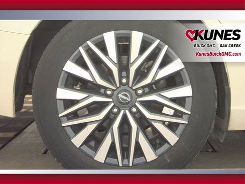 Used 2024 Nissan Altima 2.5 SV image 12