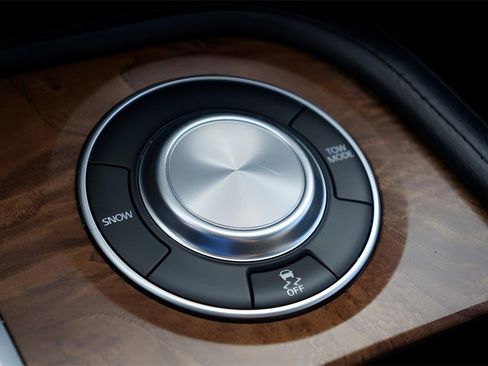 Used 2023 Nissan Armada SL w/ Captain's Chairs Package image 30