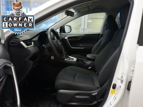 Used 2021 Toyota RAV4 LE image 12