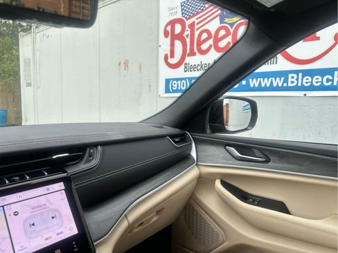 New 2025 Jeep Grand Cherokee L Limited w/ Luxury Tech Group II image 46