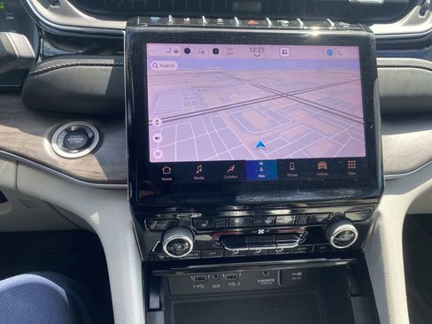 Used 2022 Jeep Grand Cherokee Overland w/ Advanced Protech Group III image 16