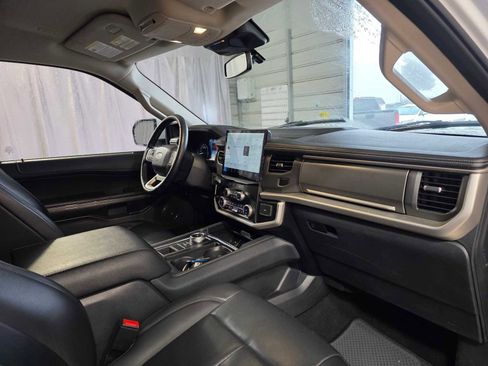 Used 2023 Ford Expedition Max XLT image 11