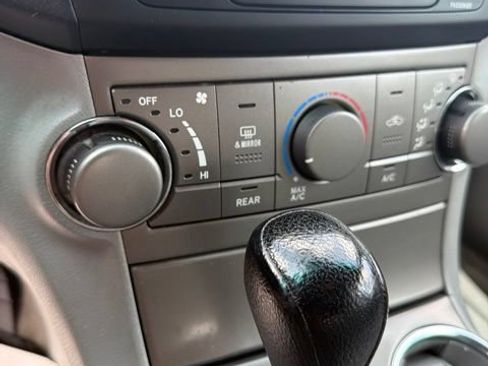 Used 2010 Toyota Highlander 4WD image 17